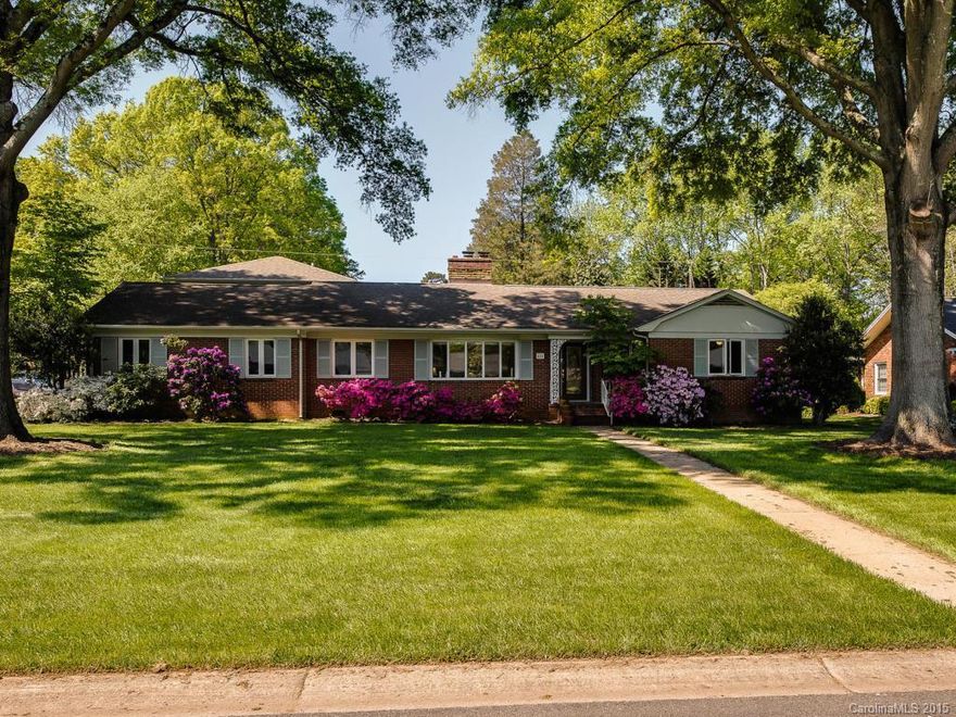 Lovely brick home, mature landscape, large corner lot;convenient to Uptown, Cotswold, SouthPark.2001 renovation/addition + detached carport. Side brick patio entry at Finsbury. Large GR w/ wall of windows & high ceiling opens to KT & LR. Two FPs w/ gas logs [DR & LR].  Cook's KT w/ handsome cabinetry & granite counters. Natural light throughout, lots of windows, beautiful hardwood floors. Enjoy privacy of oversized brick patio and screened porch w/ broken terra cotta tile. Ample storage.