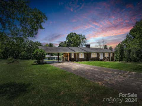 Photo for 151 Pinoak Drive