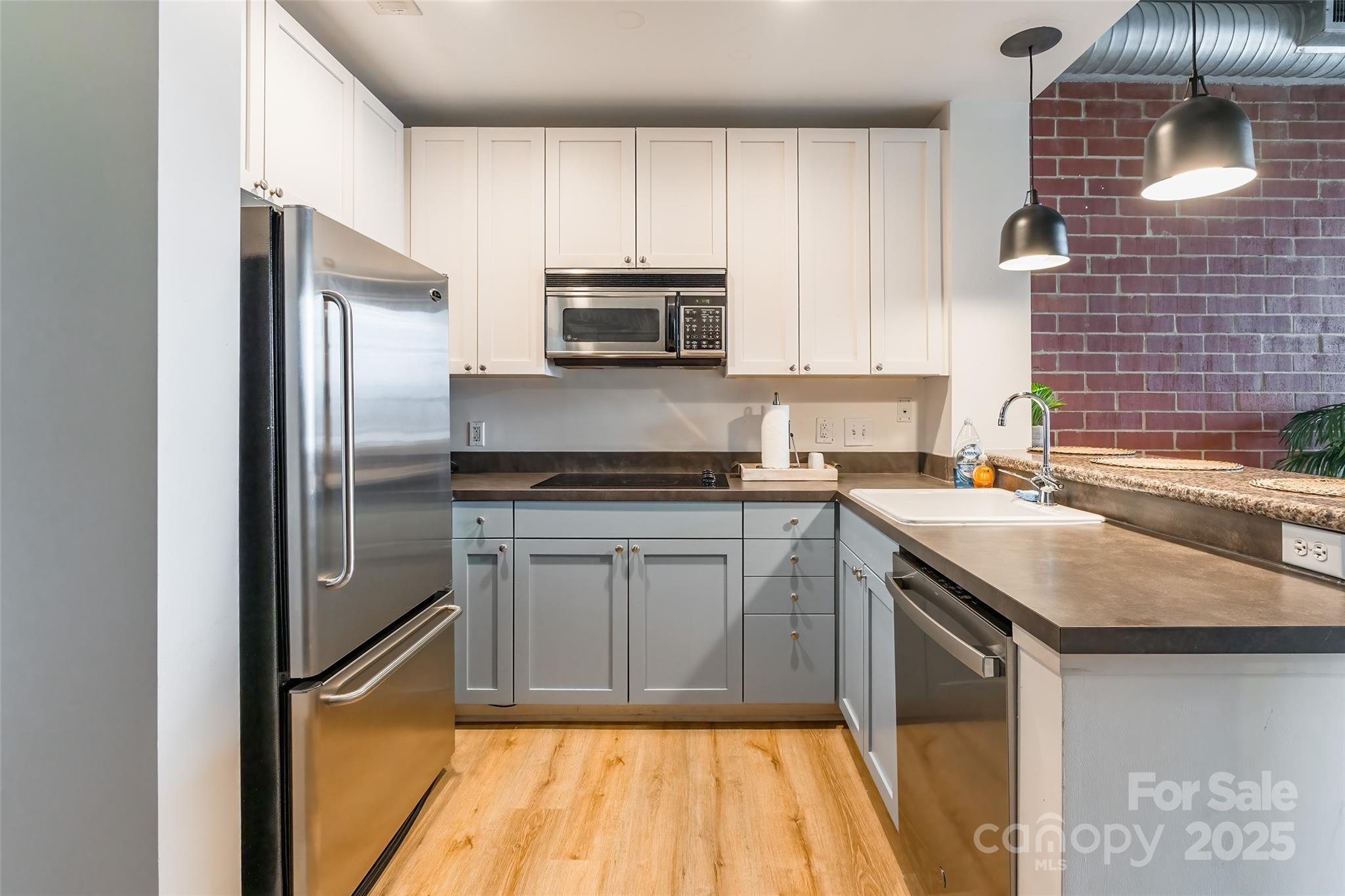 710 W Trade Street 314