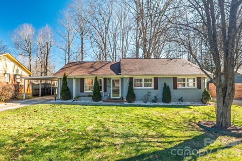 Photo of 10305 Starwood Drive, Charlotte, NC 28215 (MLS # 4344108)