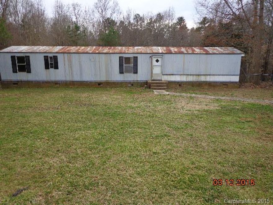 OLDER MODEL 3BR/2BA SW MH ON 1.74AC. IN POOR CONDITION BUT MAY BE REPAIRED FOR LIVING. VALUE MOSTLY IN LAND. MH IN NEED OF ROOF, FLOORING, PAINT, TUBS, ETC. SURVEY SUGGESTED. SOLD STRICTLY AS IS; NO REPAIR. MH TITLE NOT AVAILABLE. ALL STATS PER PUBLIC RECORD TO BE VERIFIED BY BUYER/AGENT.