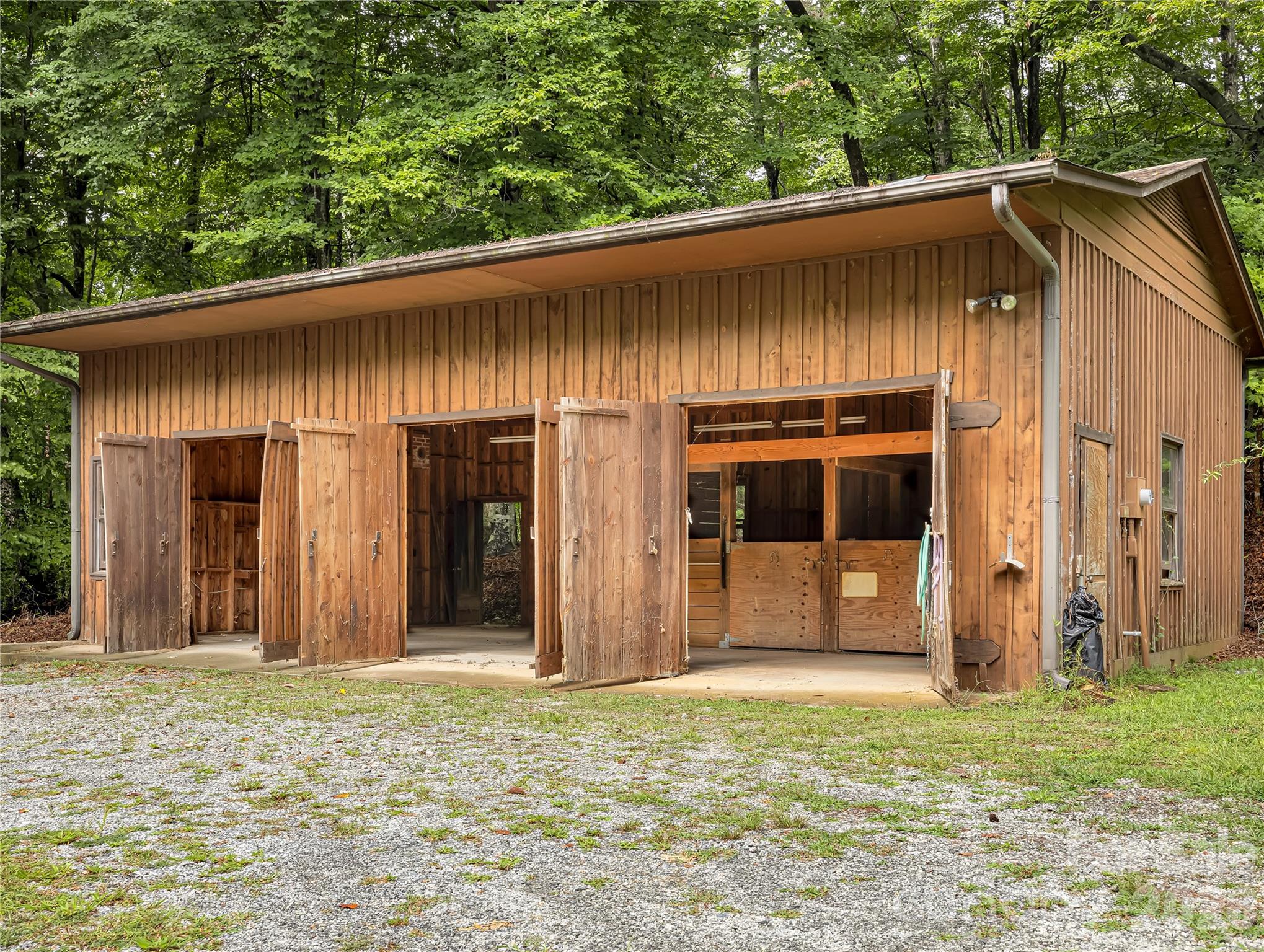 989 Fox Mountain Road