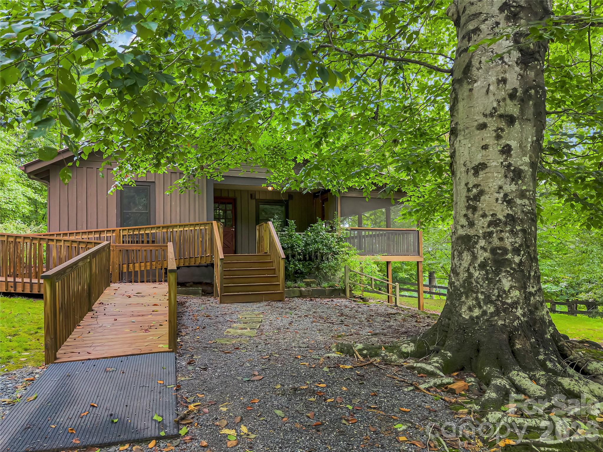 989 Fox Mountain Road