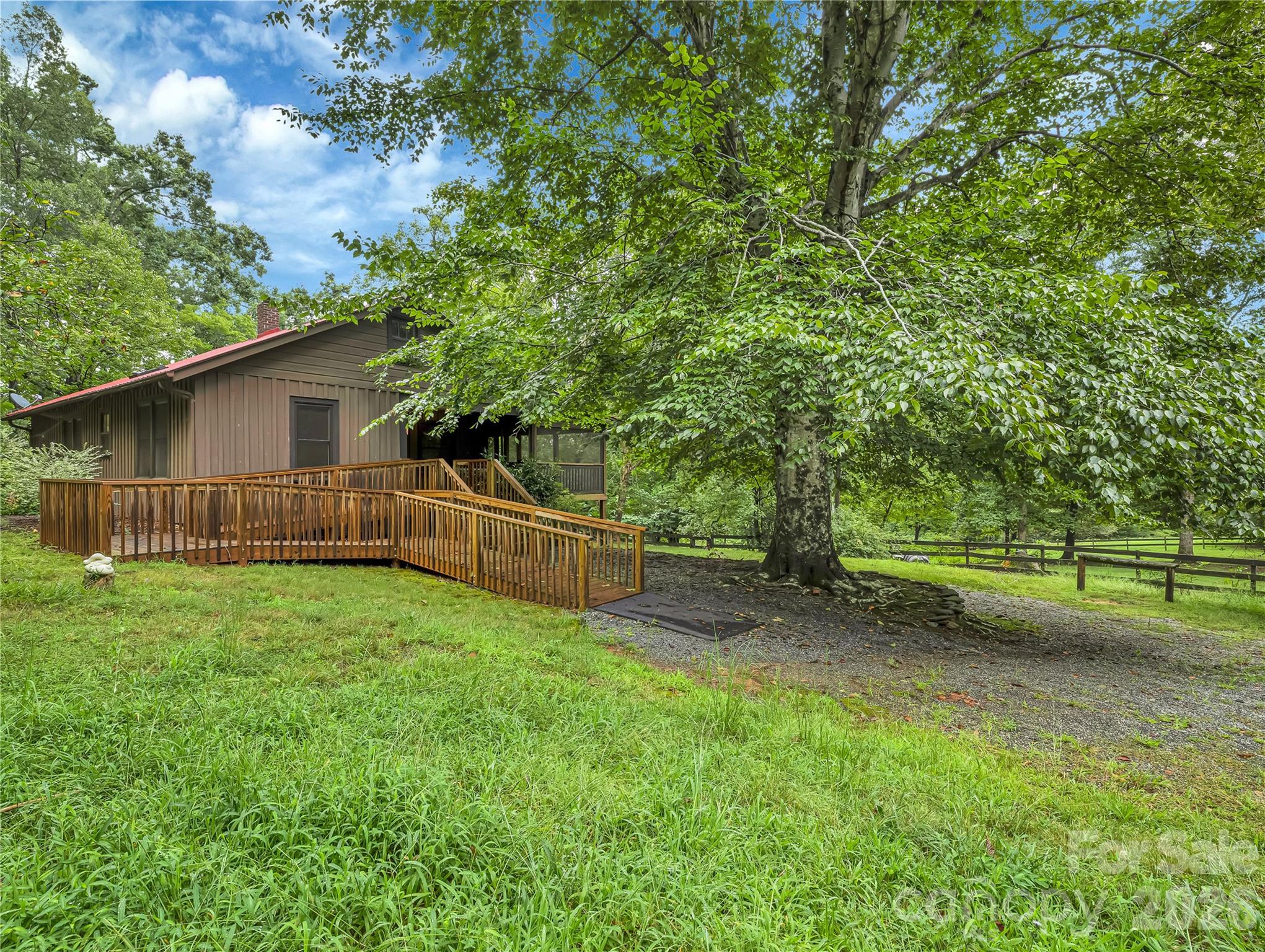 989 Fox Mountain Road