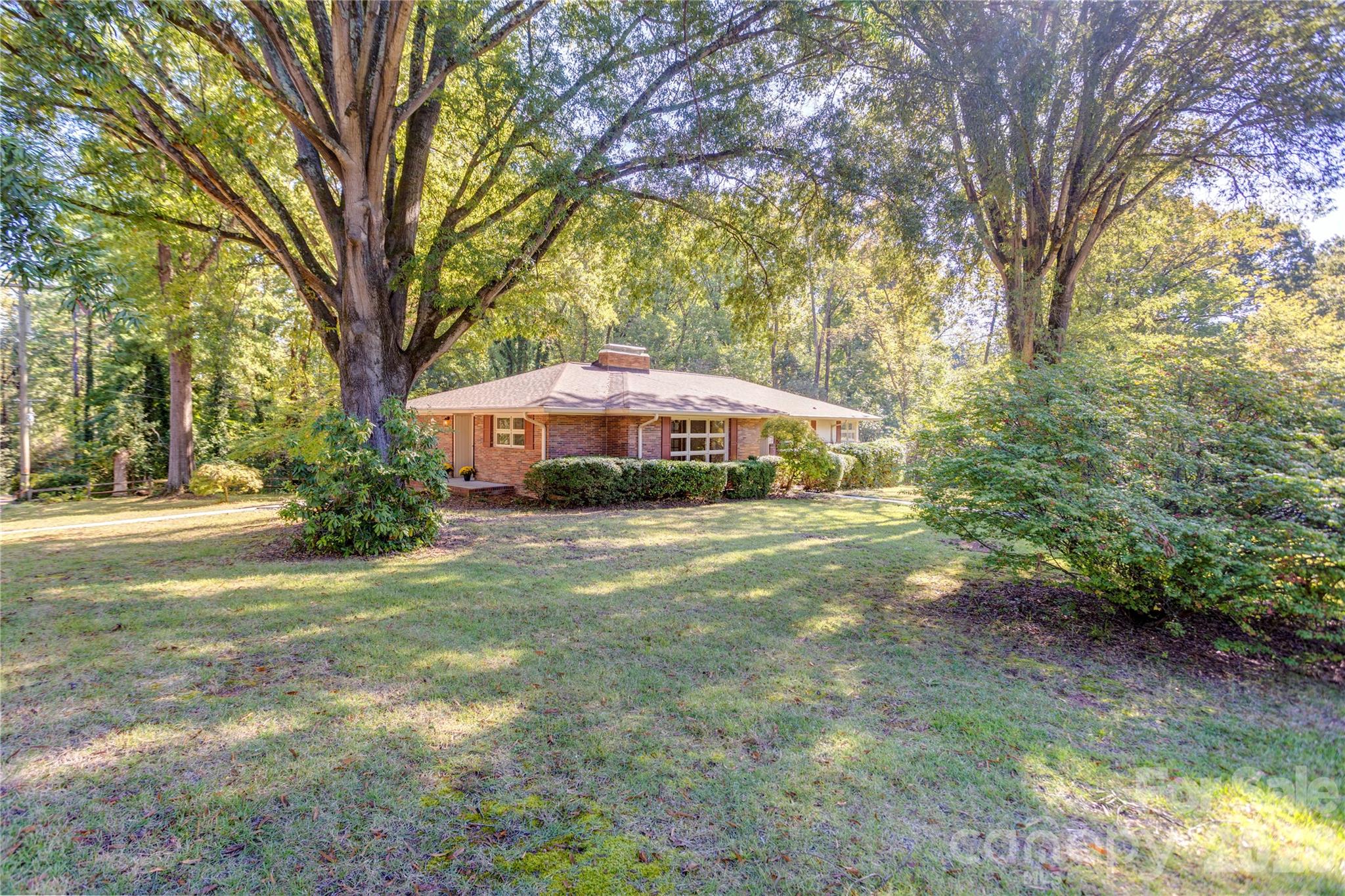 688 Grandview Drive NE