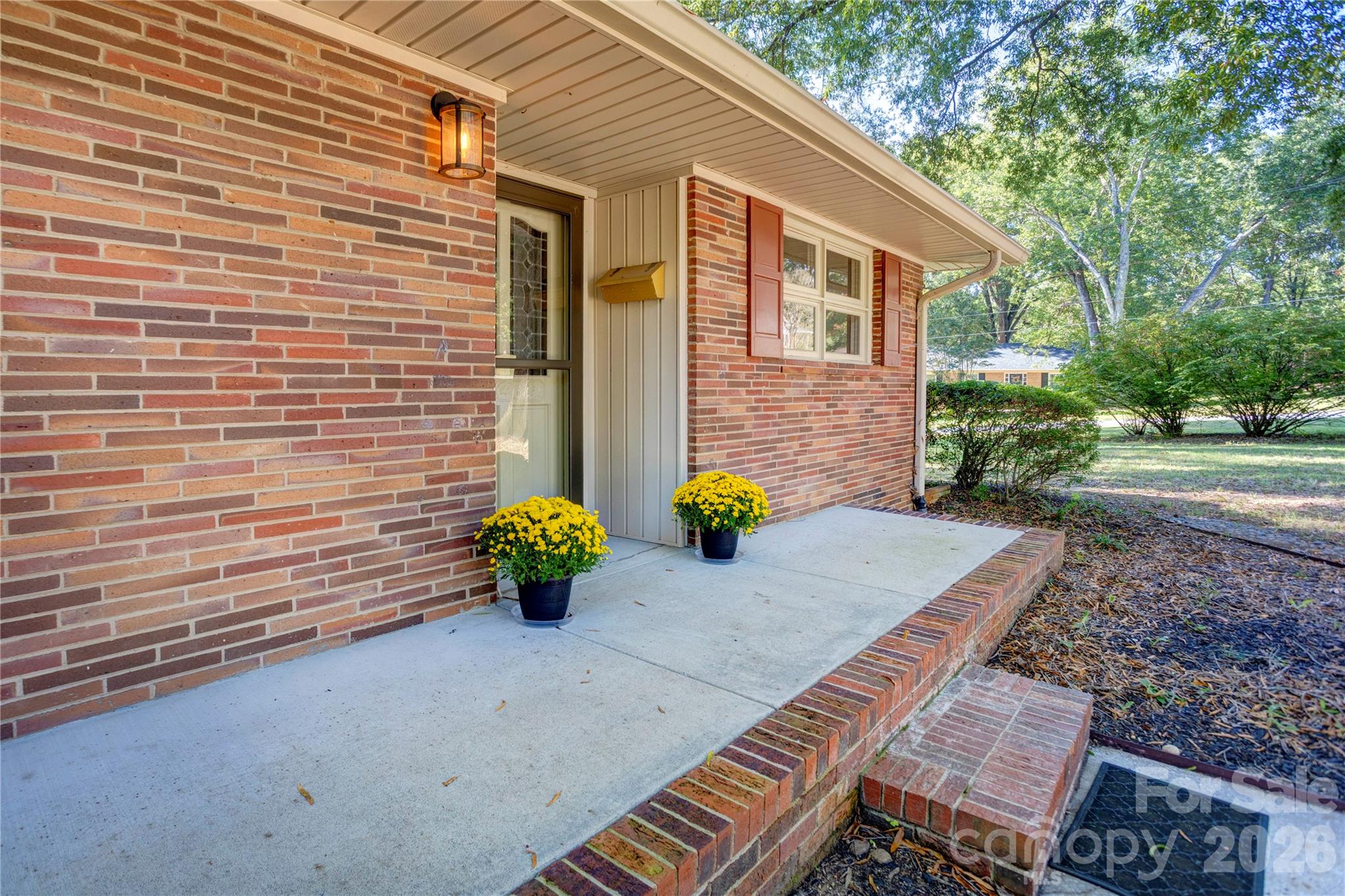 688 Grandview Drive NE