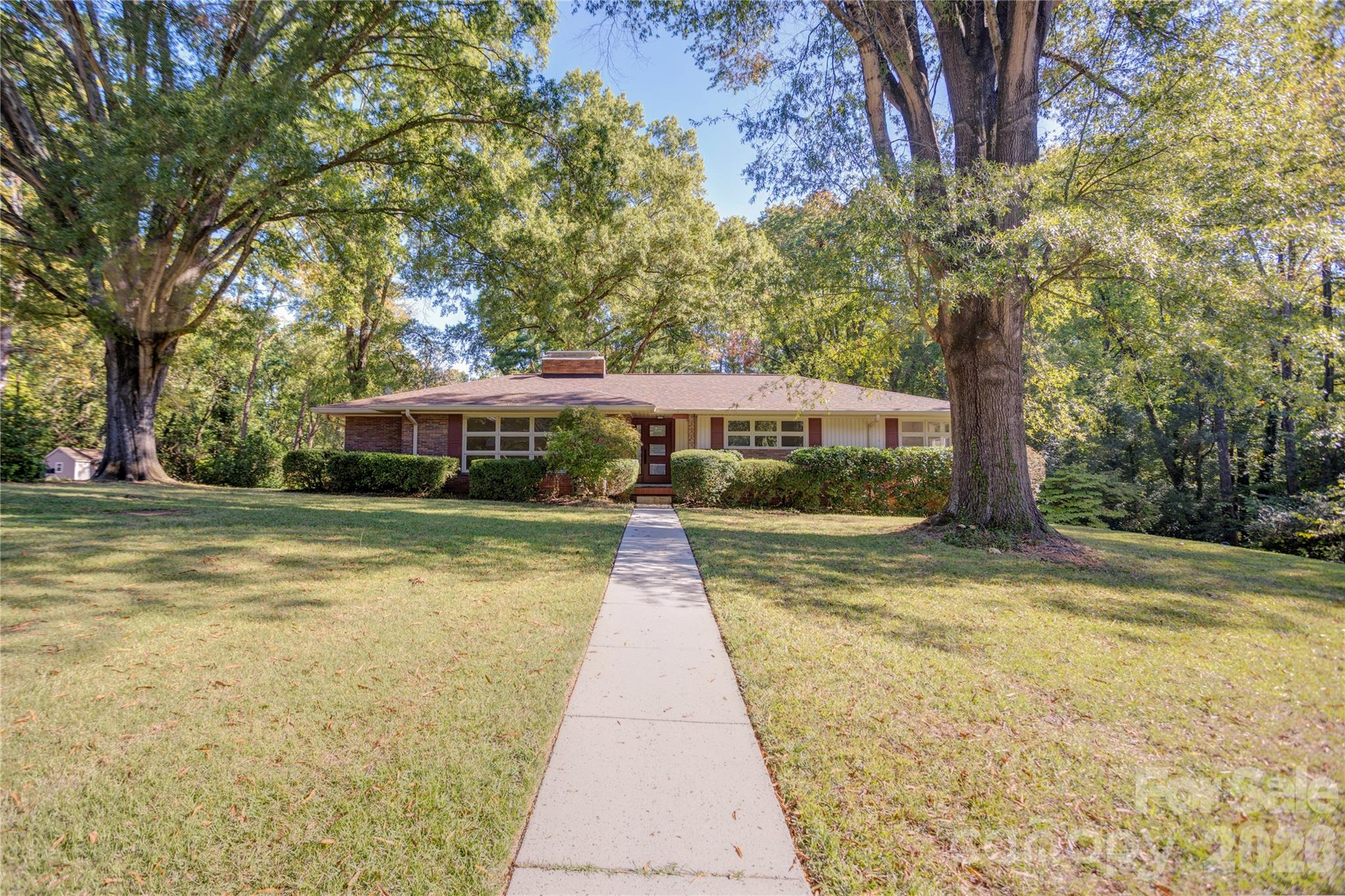 688 Grandview Drive NE