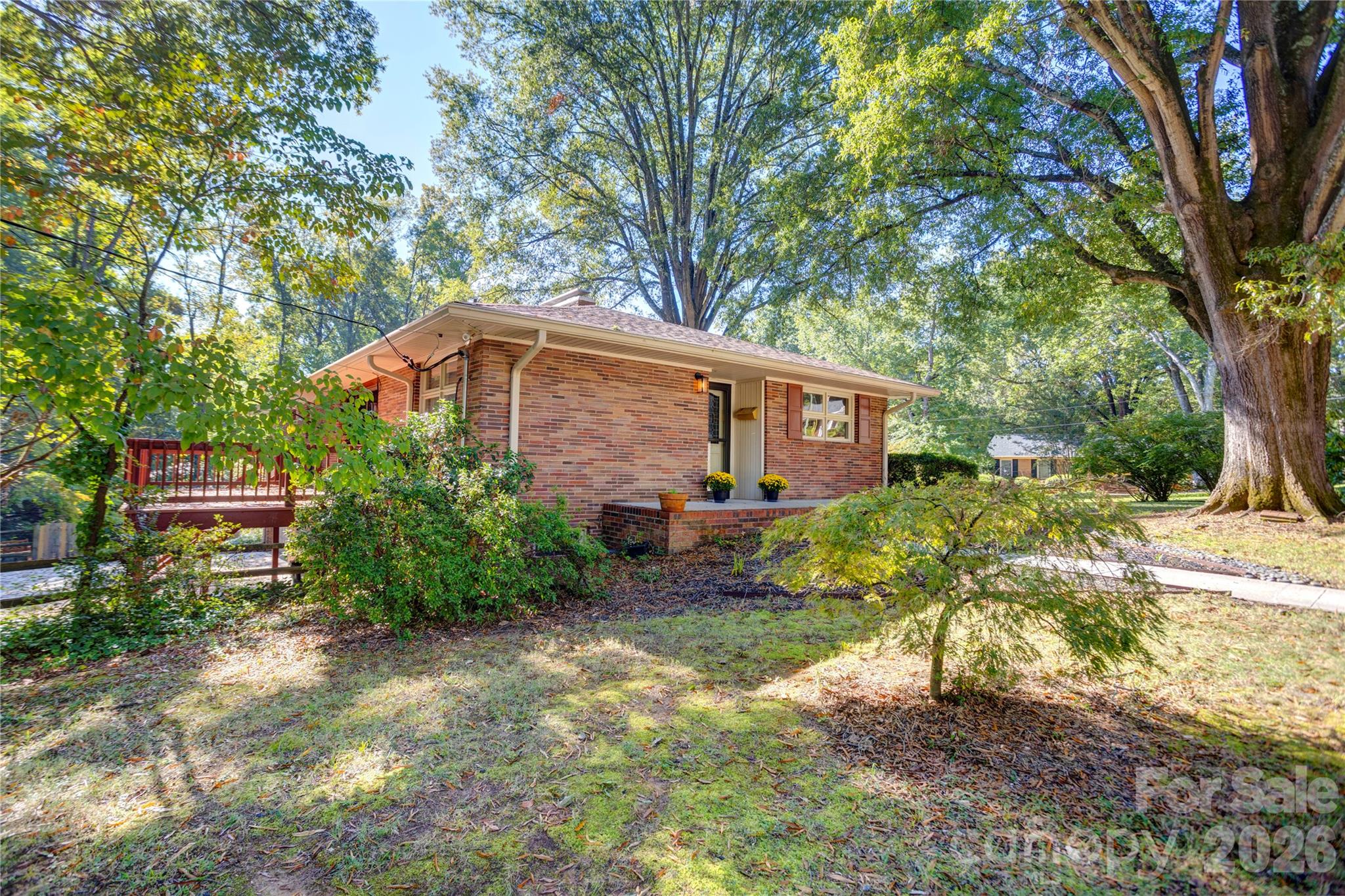 688 Grandview Drive NE