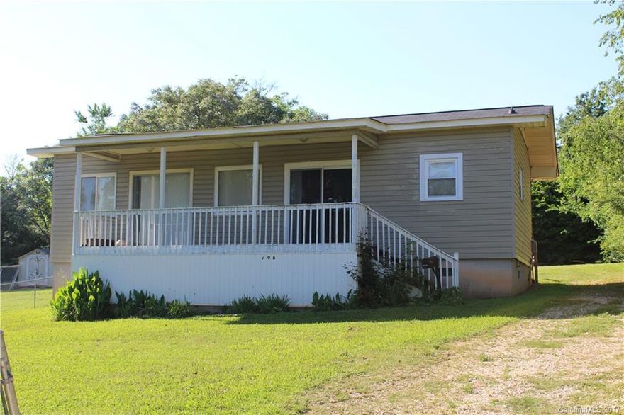 What a cute Cottage !!!! Awesome location near Clover SC and York SC ....This 2 bed 1 bath home has it all !! Home has fresh coat of paint and new carpet ...Bring a Offer TODAY while this property last !!!!