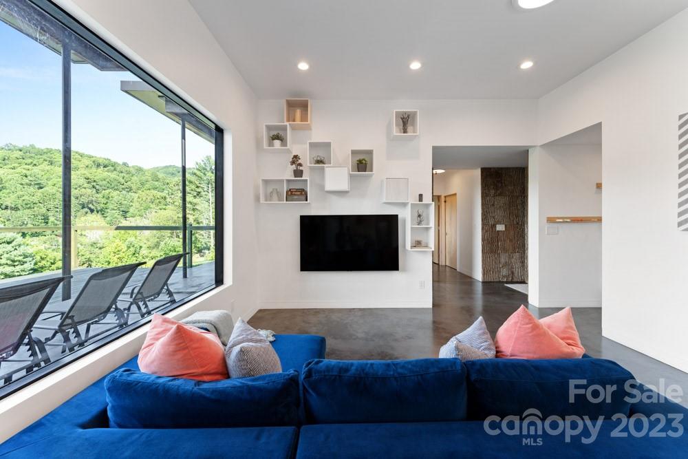 Haiku Hill - Residential