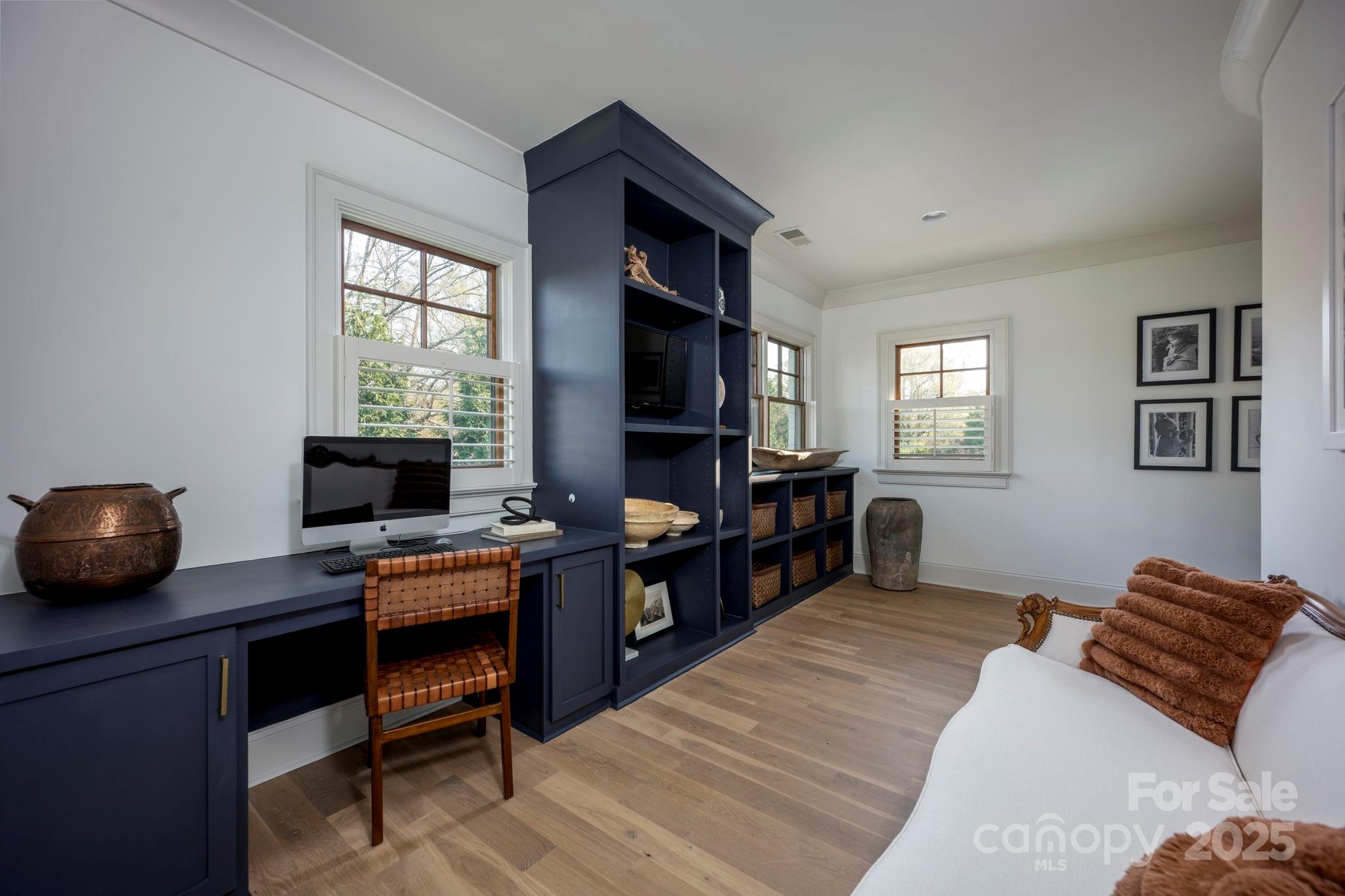 Jordan Manor - Residential