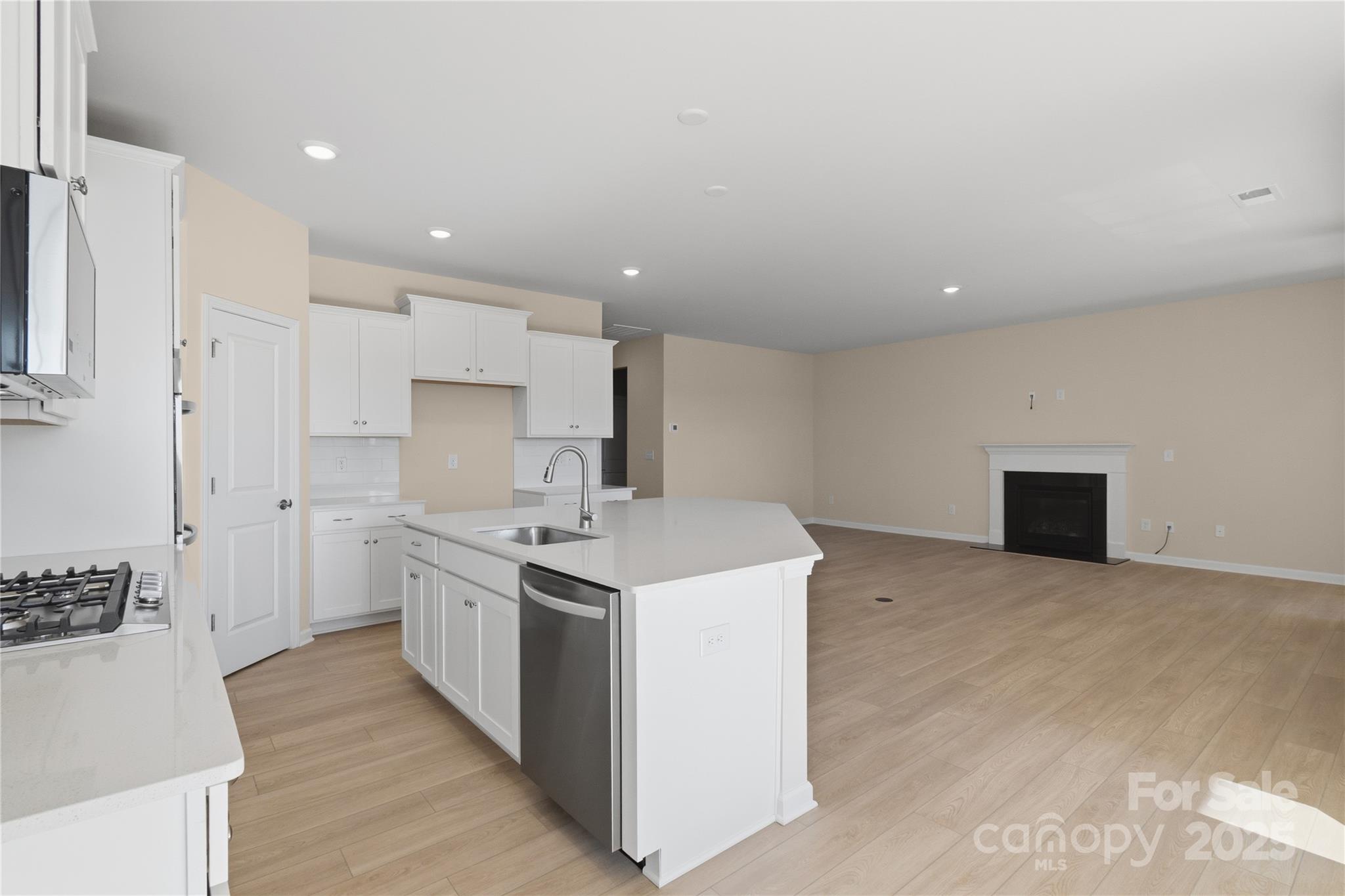 Roselyn - Residential