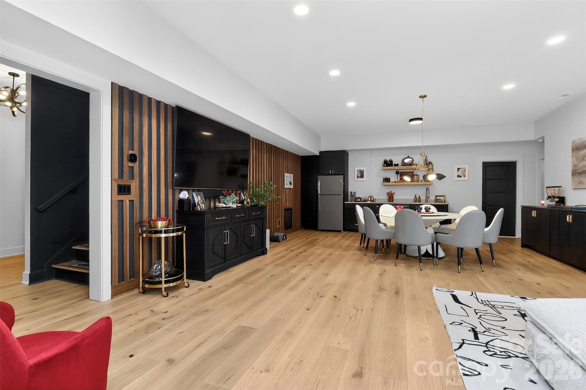 ESSEX POINTE - Residential