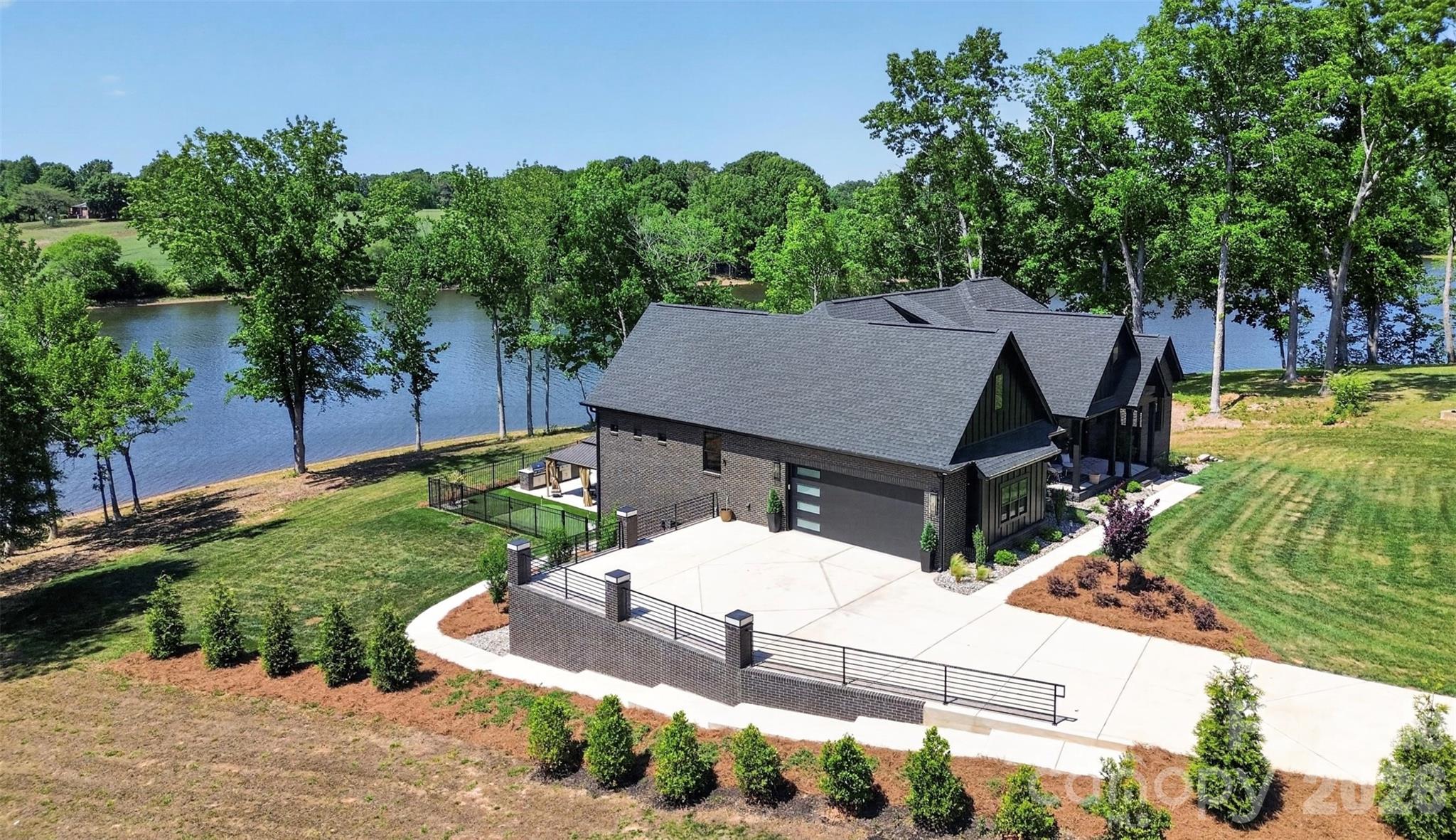 ESSEX POINTE - Residential