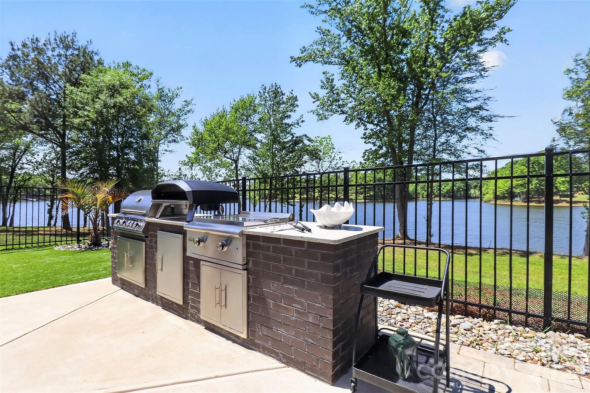 ESSEX POINTE - Residential