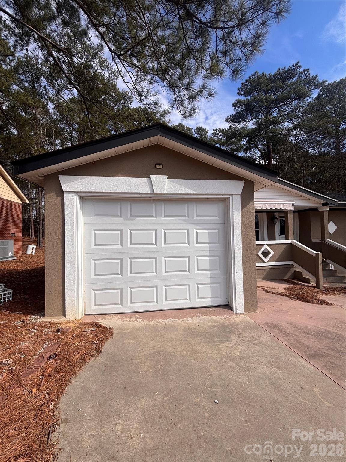 709 Meadowlake Drive