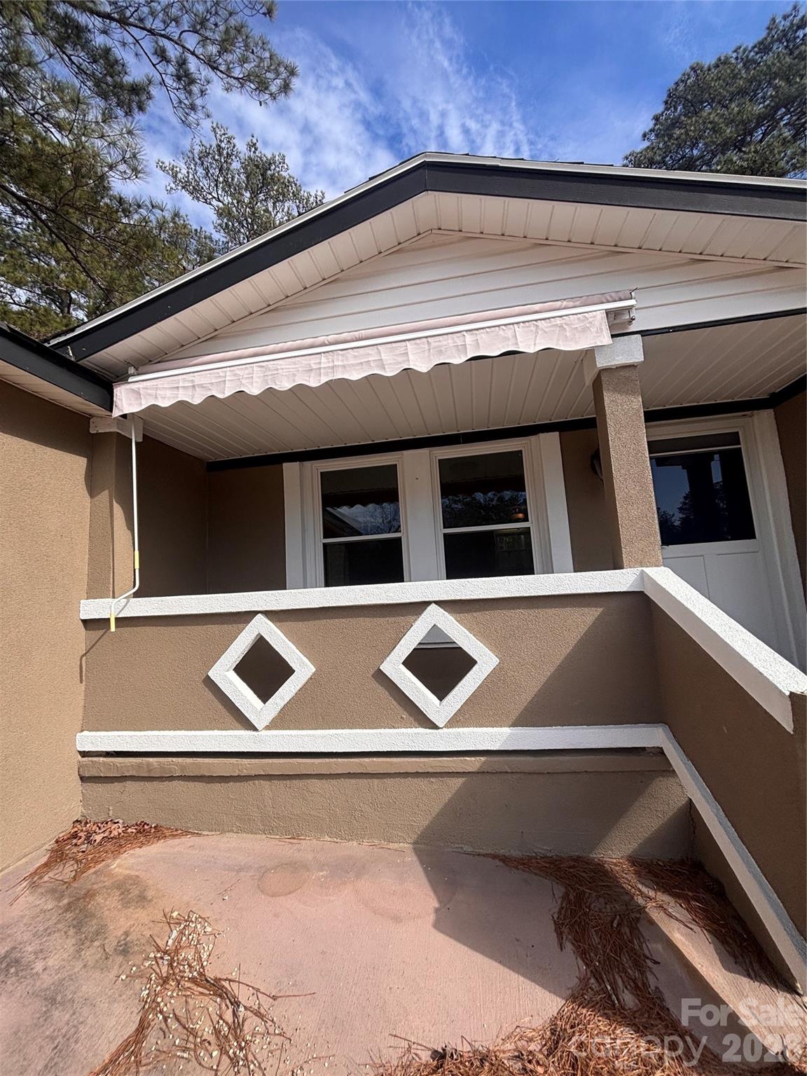 709 Meadowlake Drive