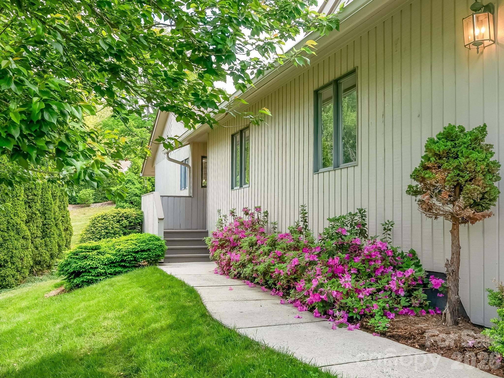 136 Deerlake Drive