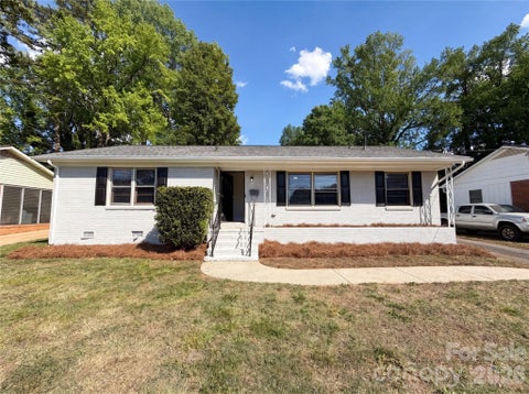 Photo of 1815 Weststone Drive, Charlotte, NC 28208 (MLS # 4373944)