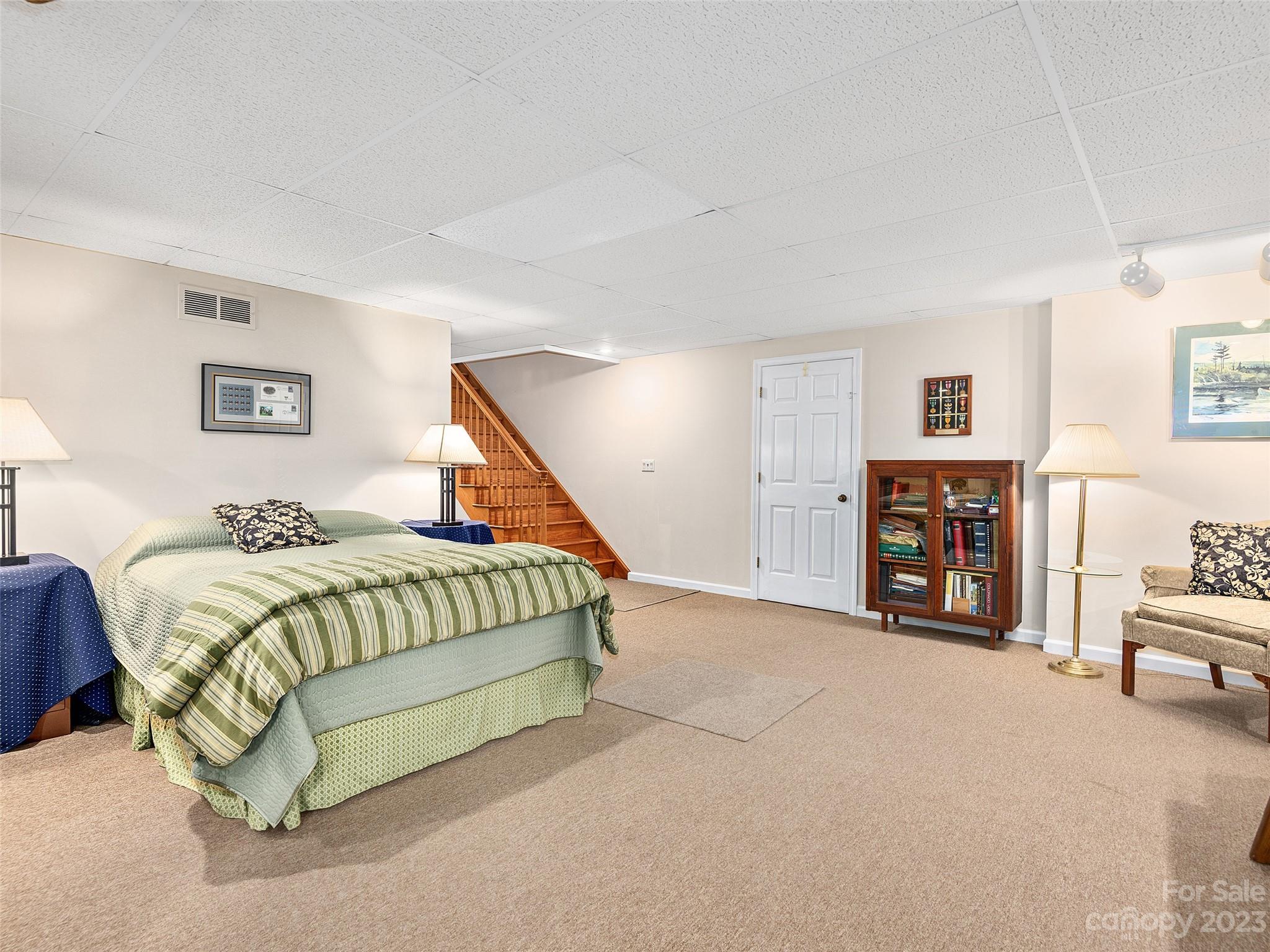 Kenwood Knoll - Residential