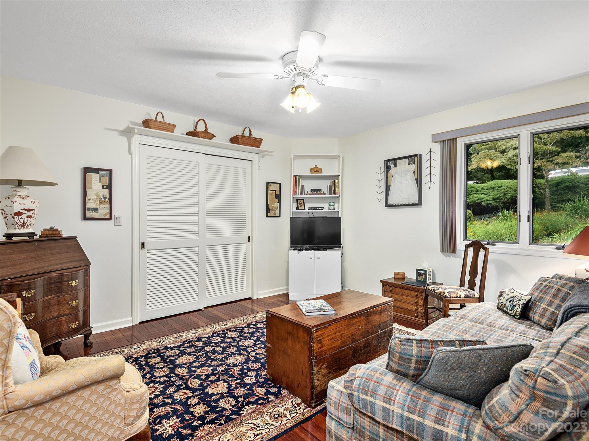 Kenwood Knoll - Residential