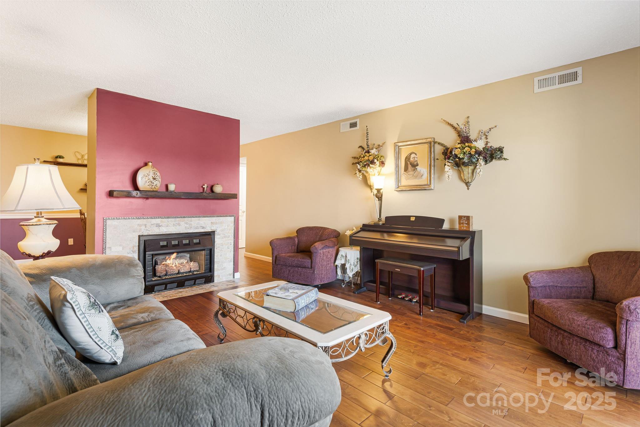 Asheville, North Carolina 28806, United States, 2 Bedrooms Bedrooms, ,2 BathroomsBathrooms,Residential,Active,100743