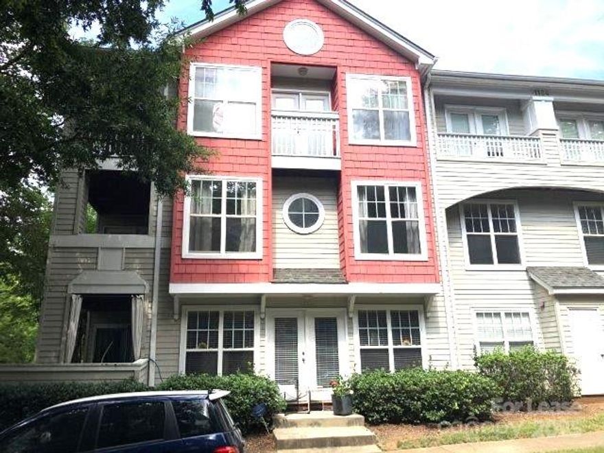 Nice 2 bedroom 2 bathroom second floor condo with beautiful views of Frazier Park. Living room with gas fireplace. Kitchen includes gas stove, refrigerator, microwave, and dishwasher. Split bedroom floorplan with spacious rooms and each has its own bathroom. Washer and dryer are included. Spacious balcony. Great location, minutes from uptown, and just a short walk to Bank of America Stadium and all that Third Ward has to offer. This property is occupied and will be available for showings around April 24th.