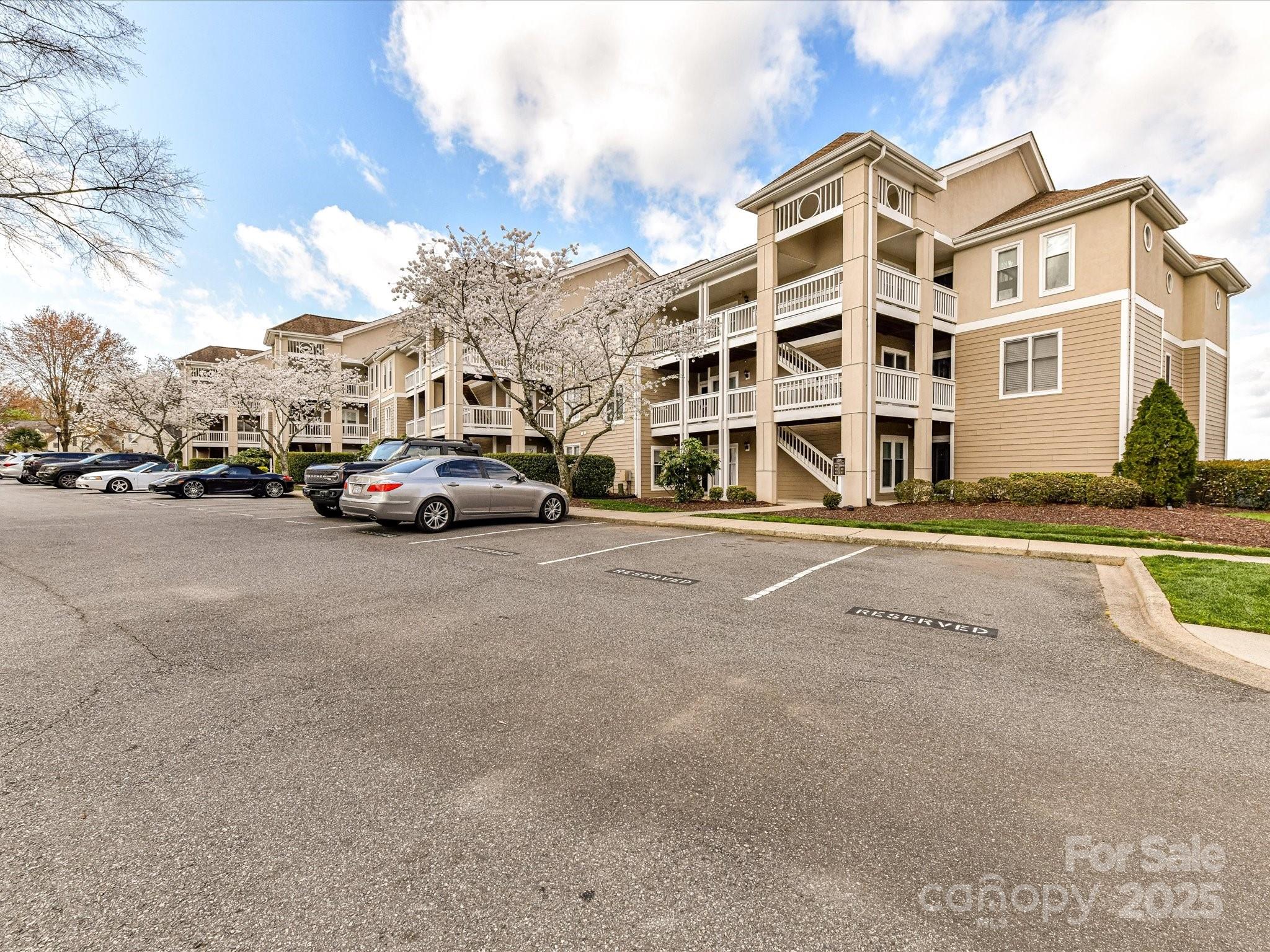 18589 Vineyard Point Lane