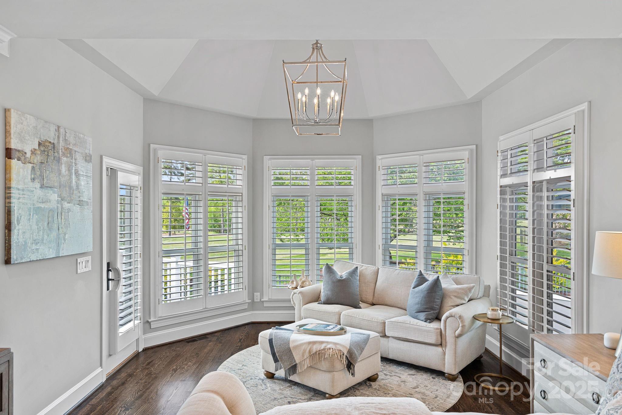 The Peninsula - Residential