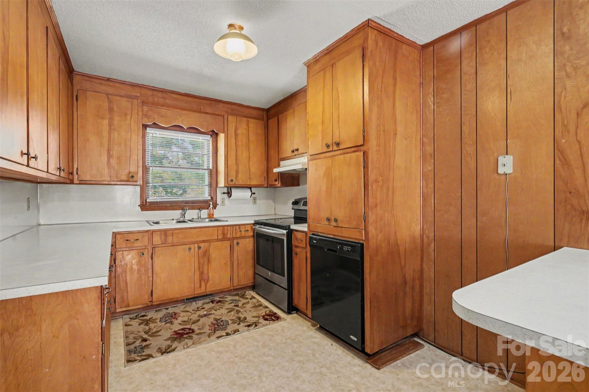 1204 Vickie Lane