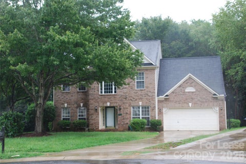 Photo of 733 Meadow Lake Drive, Matthews, NC 28105 (MLS # 4420359)