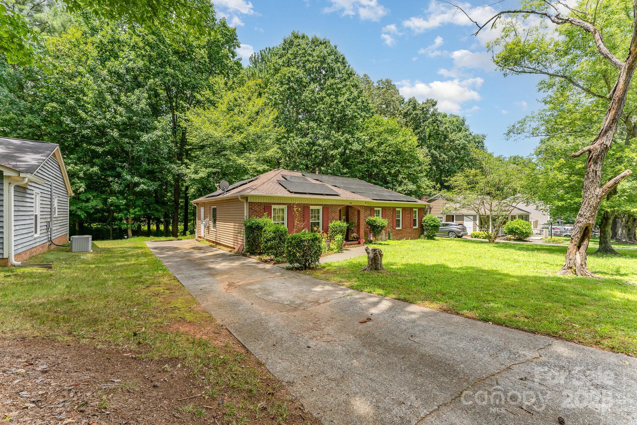 429 Sunnywood Lane