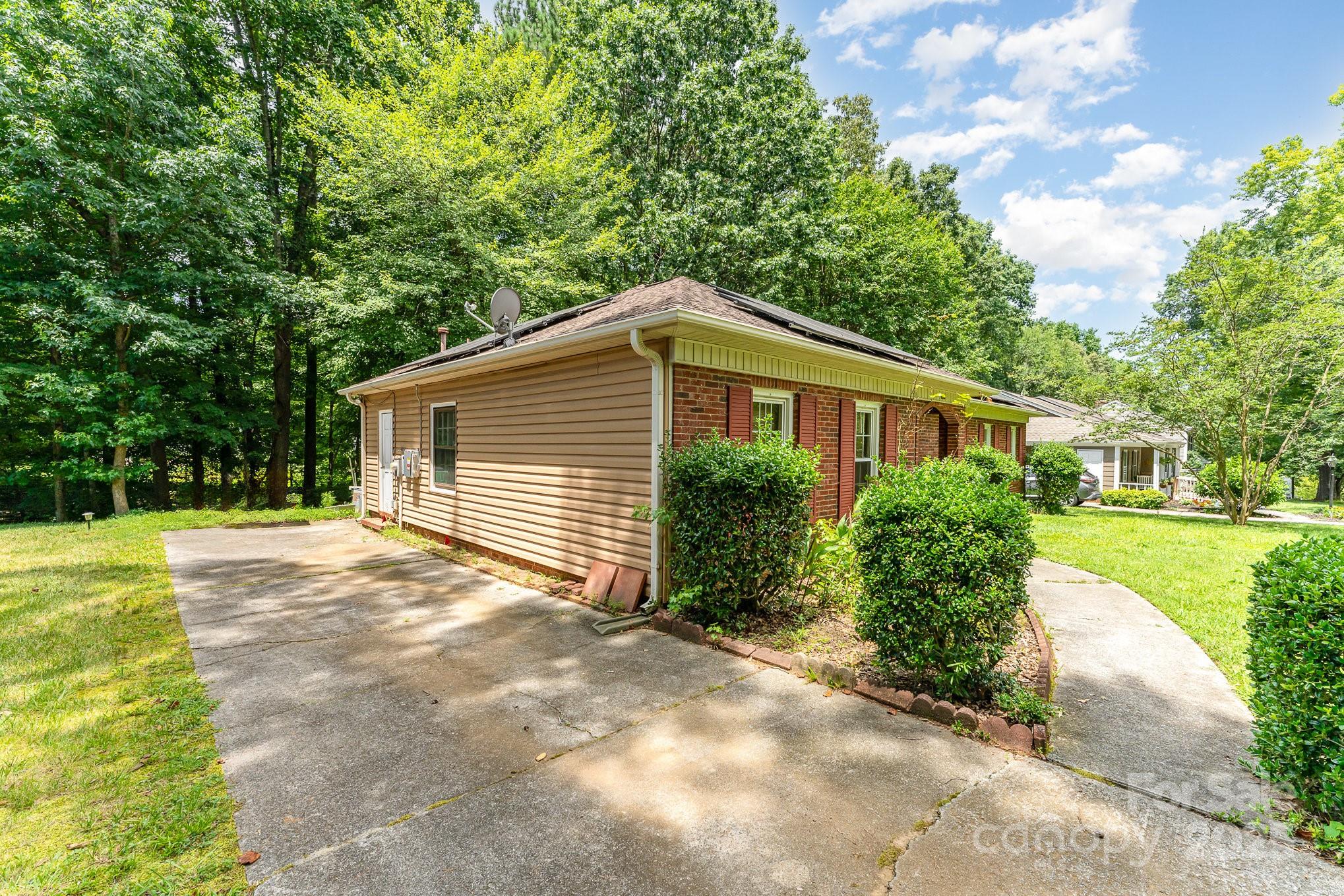 429 Sunnywood Lane