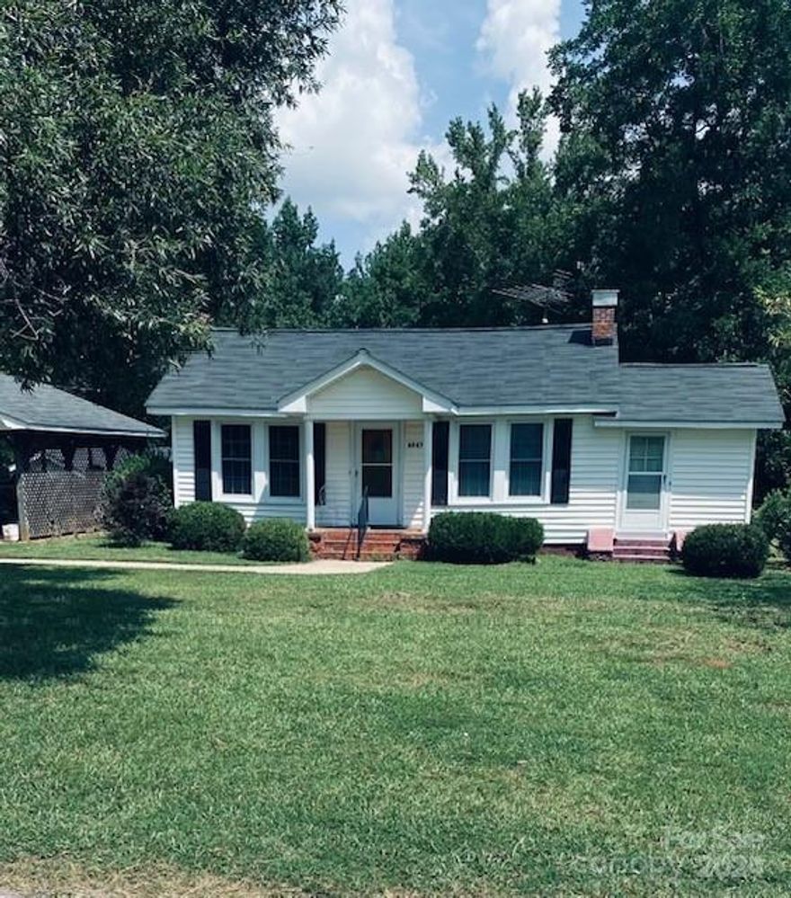 Check out the sweet home, situated on 6.91 acres in the country setting of Heath Springs. Featured through out most of the home are the original hardwood floors. With the land this place has to offer, you could have your own little farm. Add some love and TLC, and this would be an amazing starter home for a new family. 
Home is vacant, schedule your showing today!
