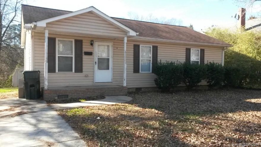 PRICED TO SELL. NEEDS NEW CARPET, PAINT, ETC. GREAT INVESTMENT PROPERTY OR FIRST TIME HOMEBUYER. ON QUIET STREET IN SPENCER.