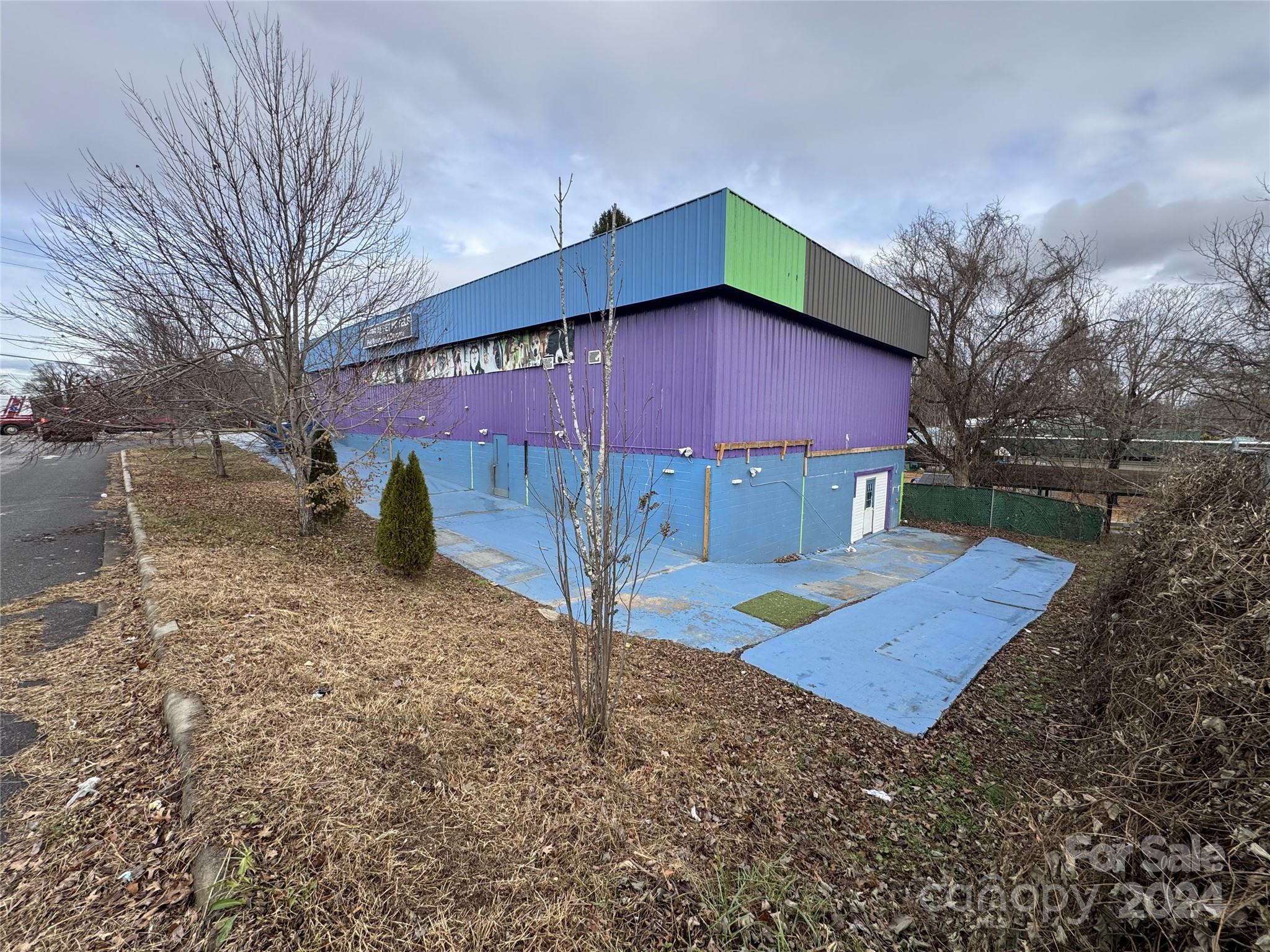 900 West Chapel Road