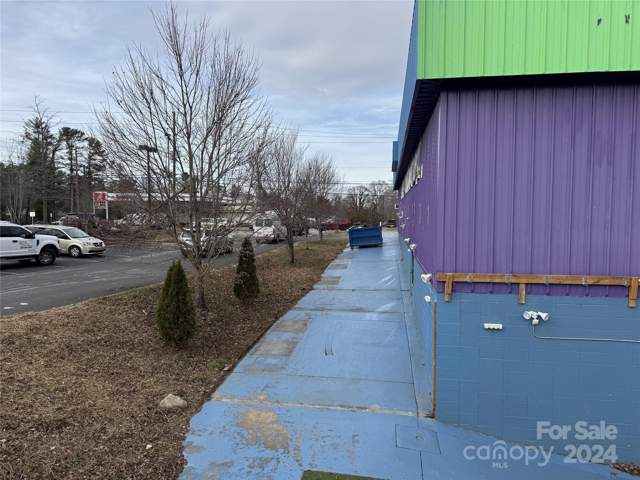 900 West Chapel Road