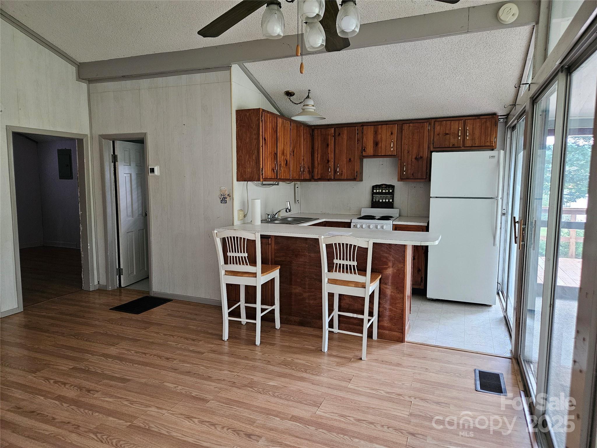 6813 Navajo Trail