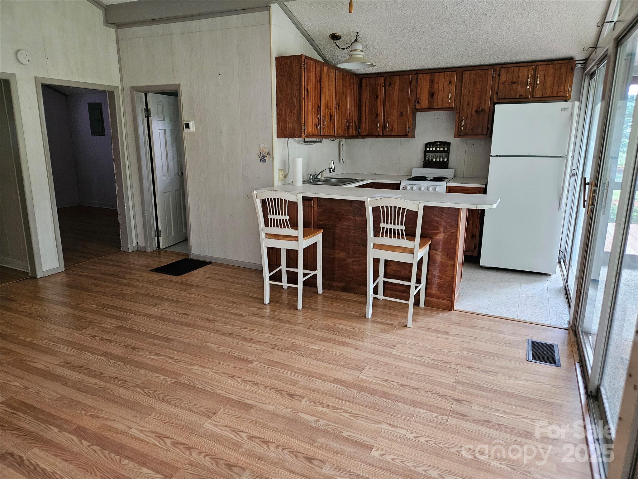 6813 Navajo Trail