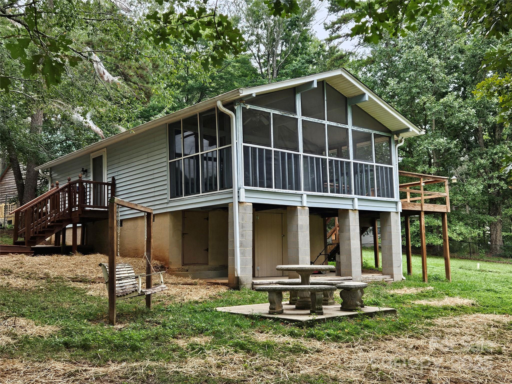 6813 Navajo Trail