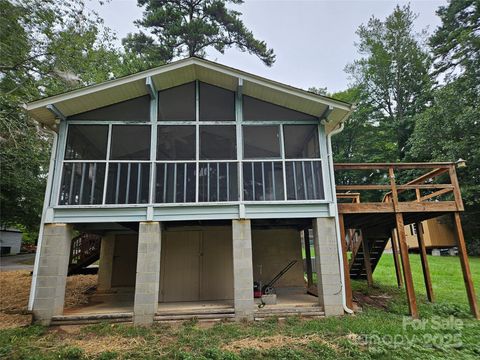 Photo of 6813 Navajo Trail, Sherrills Ford, NC 28673 (MLS # 4253996)