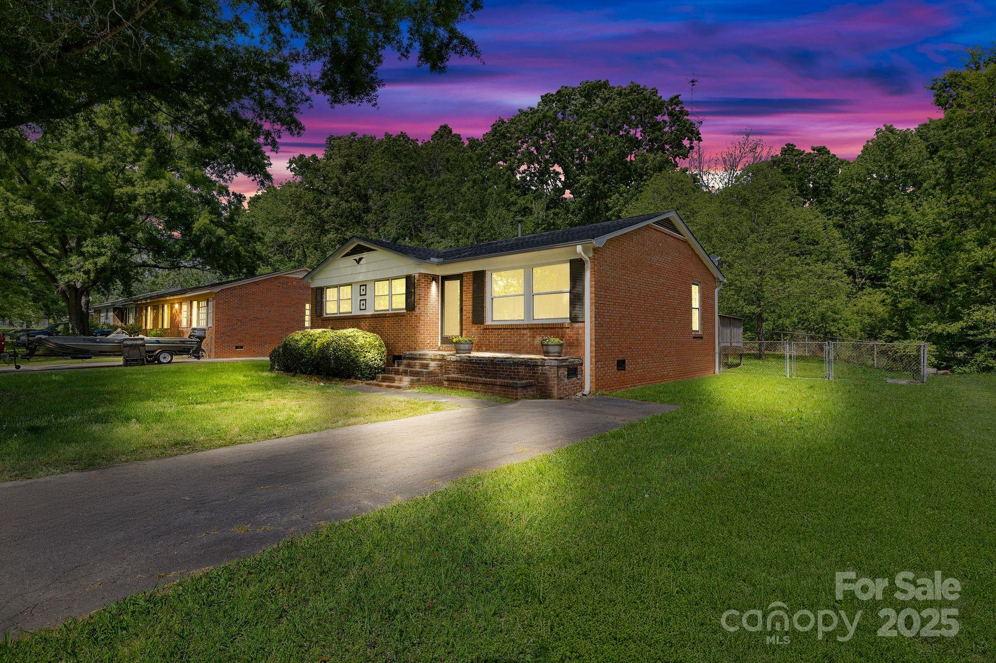 1053 Stoneybrook Lane
