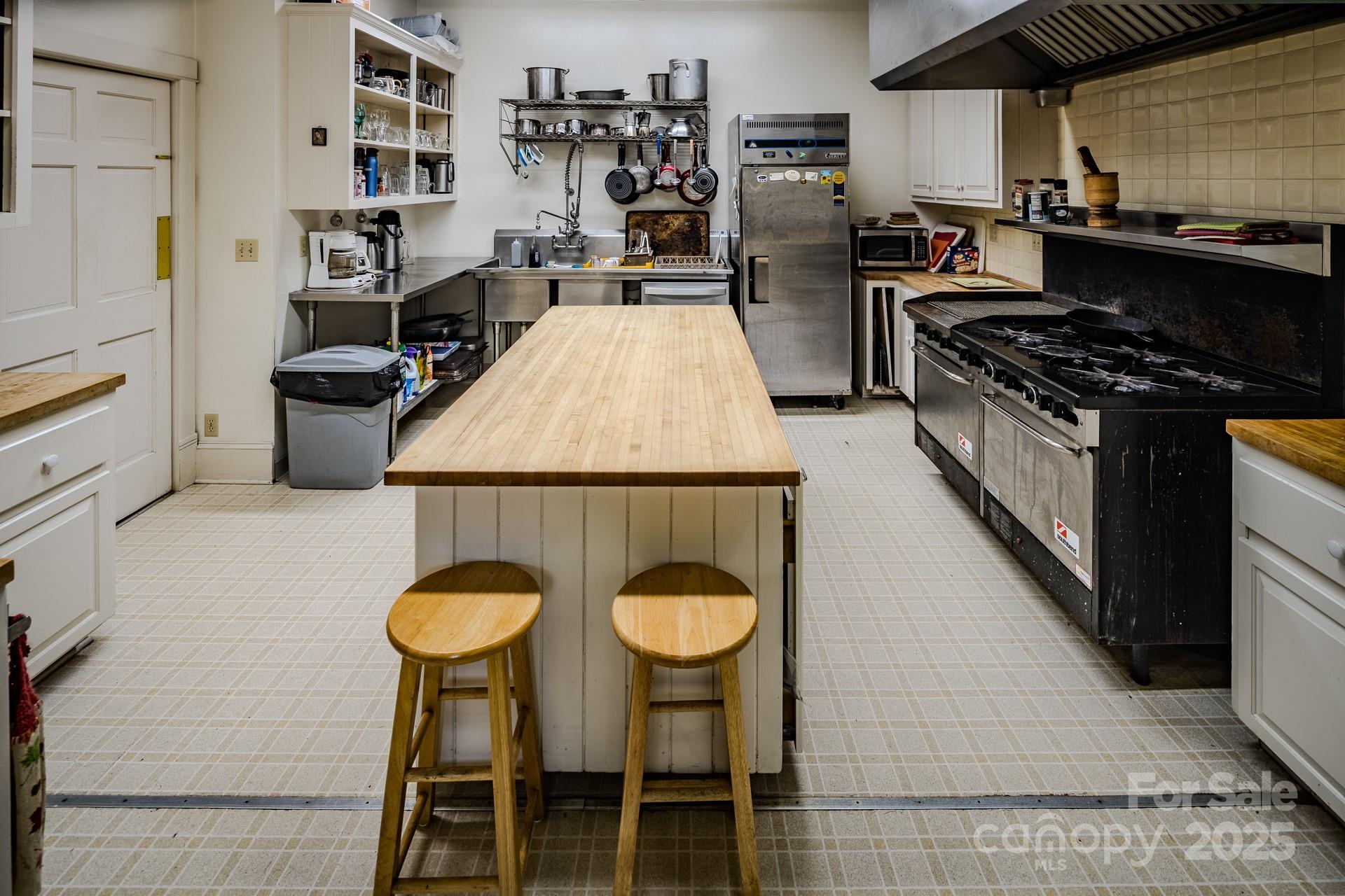 Banner Elk, North Carolina 28604, United States, 7 Bedrooms Bedrooms, ,8 BathroomsBathrooms,Residential,Active,156010