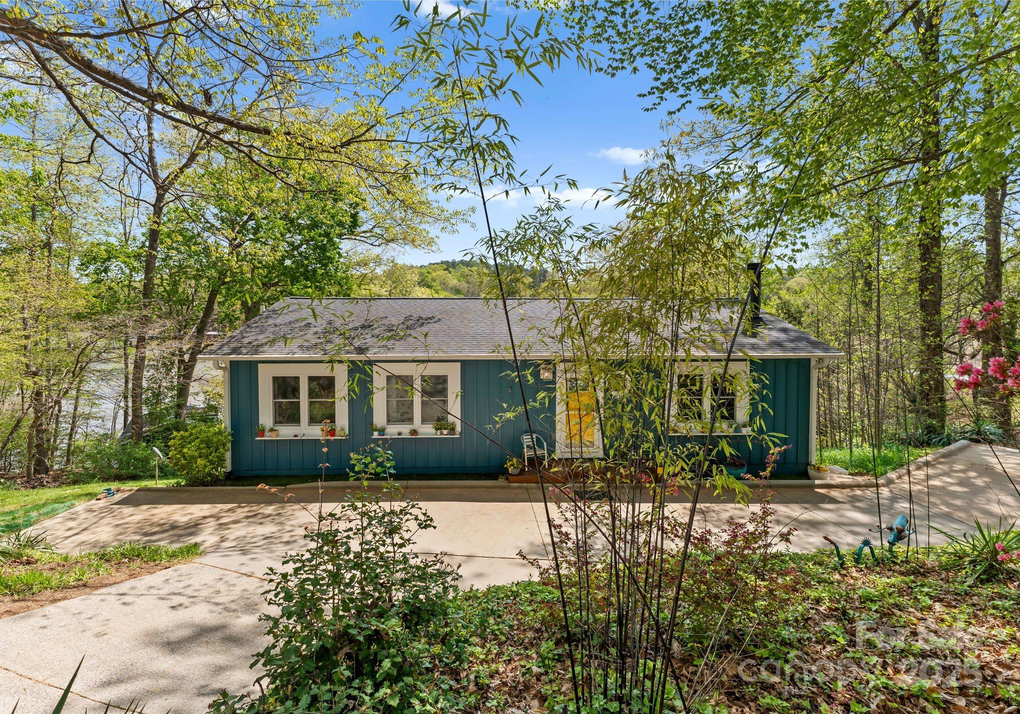 1430 Mollys Backbone Road