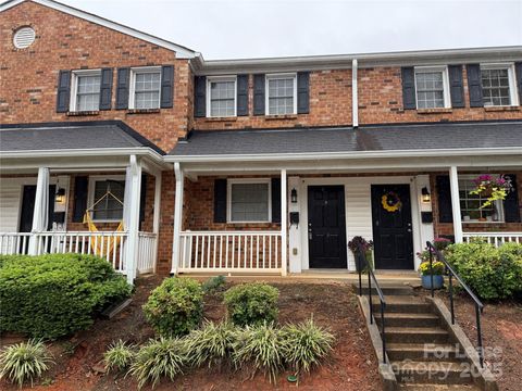 Photo of 1348 Green Oaks Lane #P, Charlotte, NC 28205 (MLS # 4311890)