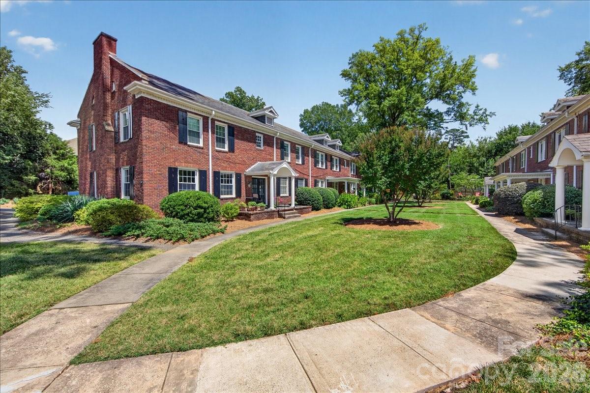 524 Hawthorne Lane 9
