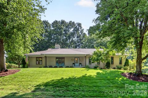 Photo of 1128 Court Drive, Charlotte, NC 28211 (MLS # 4382974)