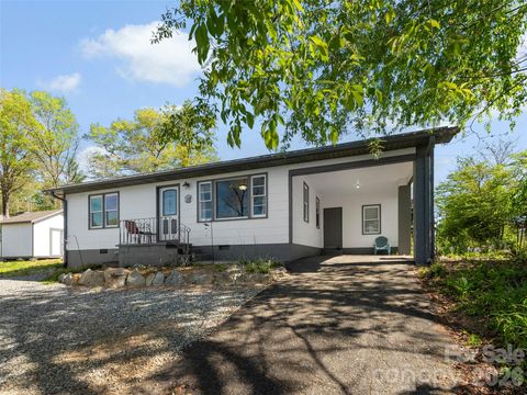 Photo of 209 Wilmont Drive, Hendersonville, NC 28792 (MLS # 4372198)