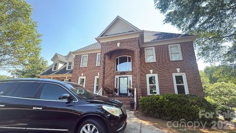Photo of 232 40th Avenue Drive NW, Hickory, NC 28601 (MLS # 4384624)