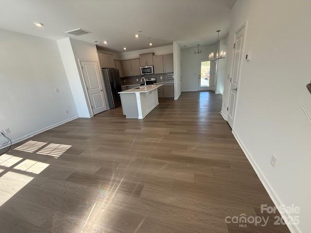 16401 Leading Street